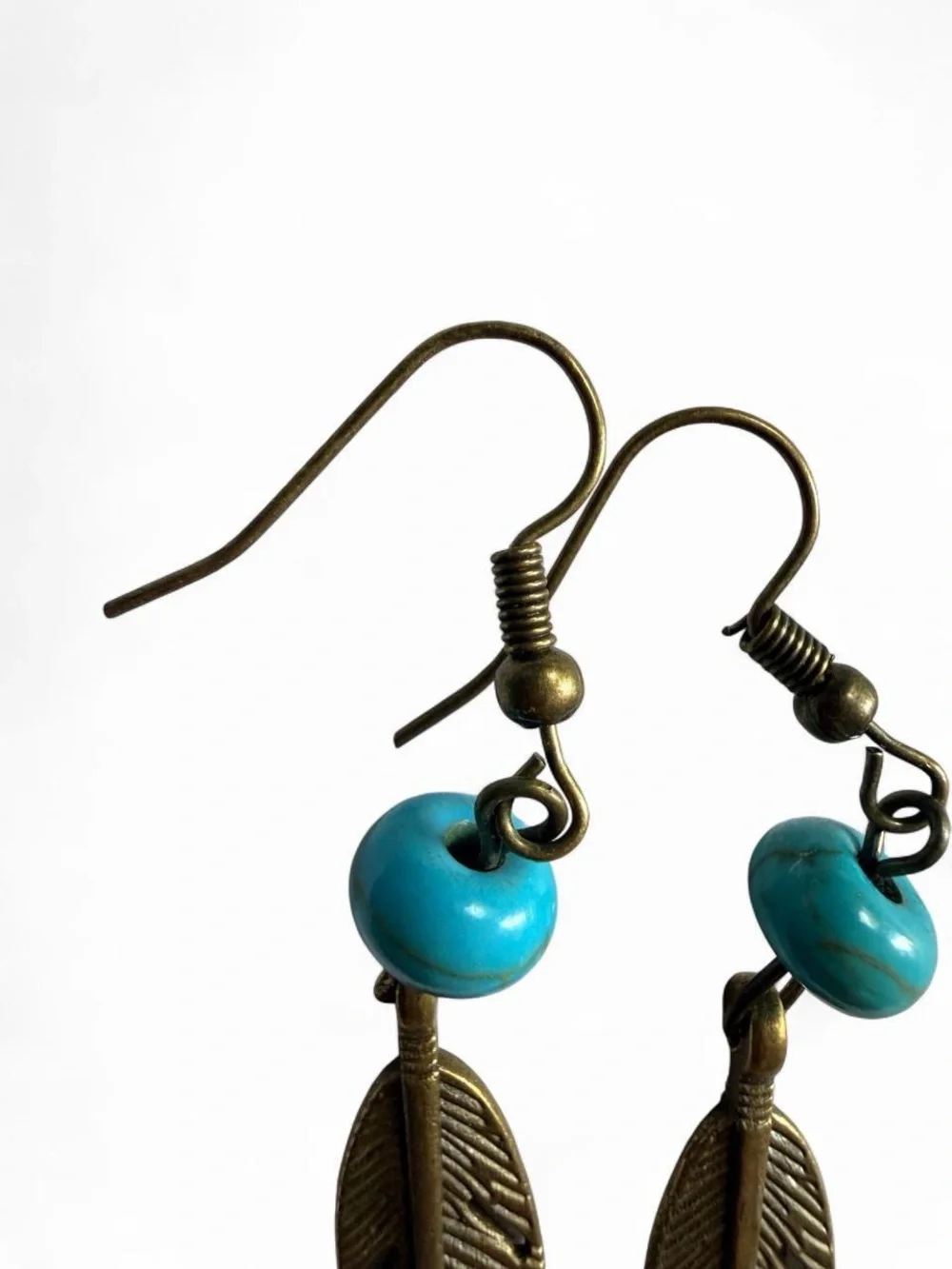 🪶 NWT Handmade Antique Bronze Feather & Turquoise Earrings - Picture 5 of 5